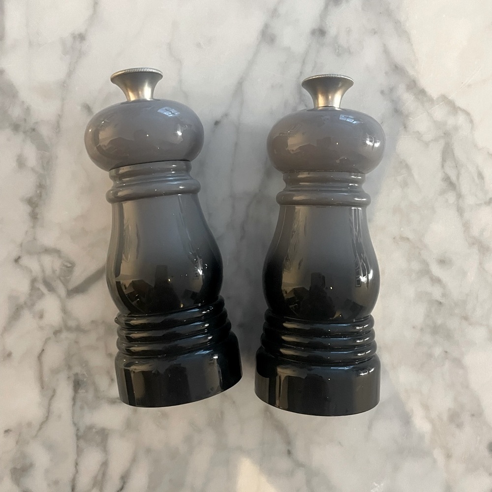 Le Creuset Salt & Pepper Mills (set of 2)